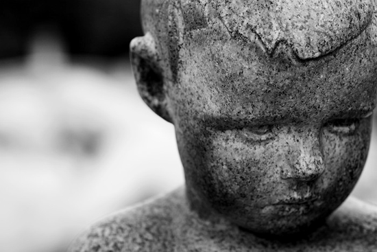 boy statue regret Tôi biết 20 năm nữa… bạn sẽ hối tiếc điều gì!